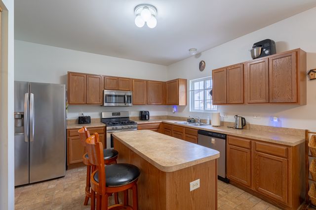 39843 Stoneywood Drive, Beach Park, IL 60083