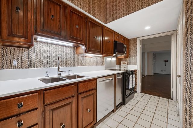 5338 Brownway Street B19, Houston, TX 77056