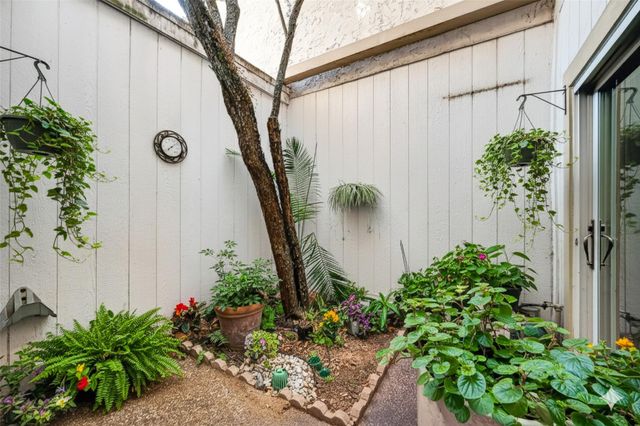 5338 Brownway Street B19, Houston, TX 77056