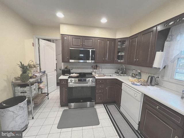 9401 SURRATTS MANOR DR, Clinton, MD 20735