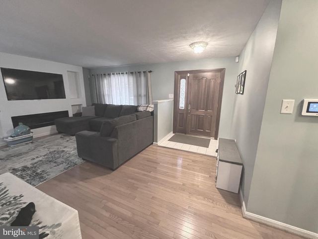 9401 SURRATTS MANOR DR, Clinton, MD 20735