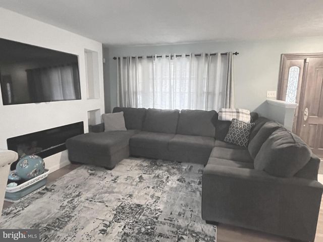 9401 SURRATTS MANOR DR, Clinton, MD 20735