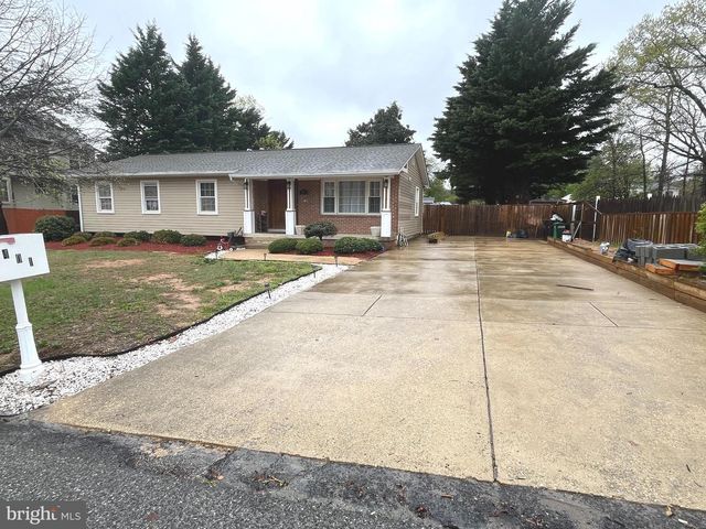 9401 SURRATTS MANOR DR, Clinton, MD 20735