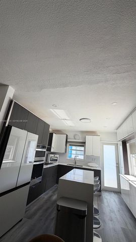 650 Pennsylvania Avenue 24, Miami Beach, FL 33139