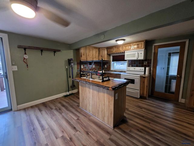 401 S BAILEY AVE, New Underwood, SD 57761