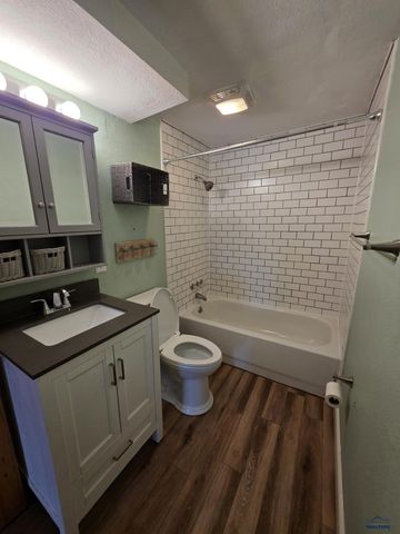 401 S BAILEY AVE, New Underwood, SD 57761