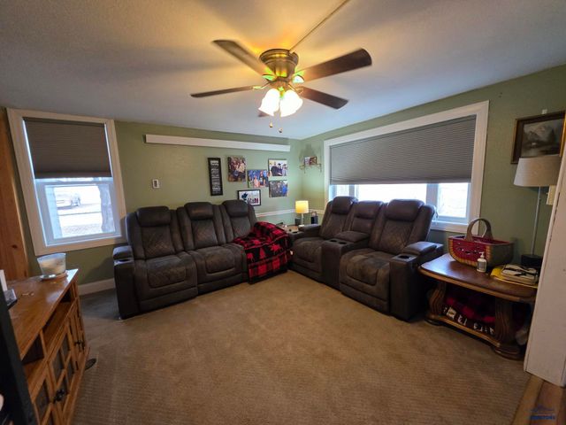 401 S BAILEY AVE, New Underwood, SD 57761