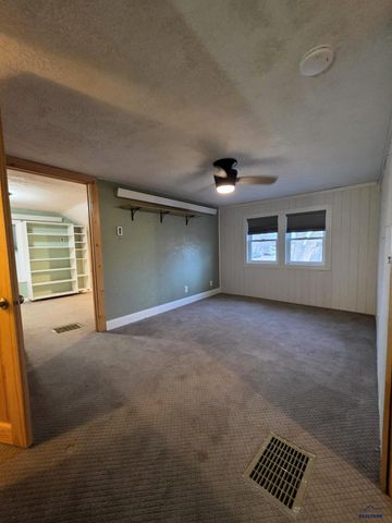 401 S BAILEY AVE, New Underwood, SD 57761