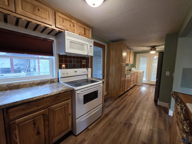 401 S BAILEY AVE, New Underwood, SD 57761