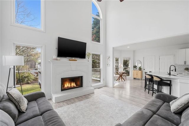 167 Laurel Way, Woodstock, GA 30188