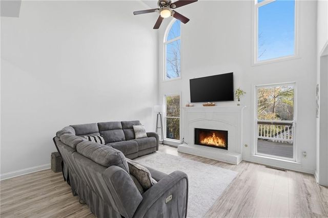 167 Laurel Way, Woodstock, GA 30188