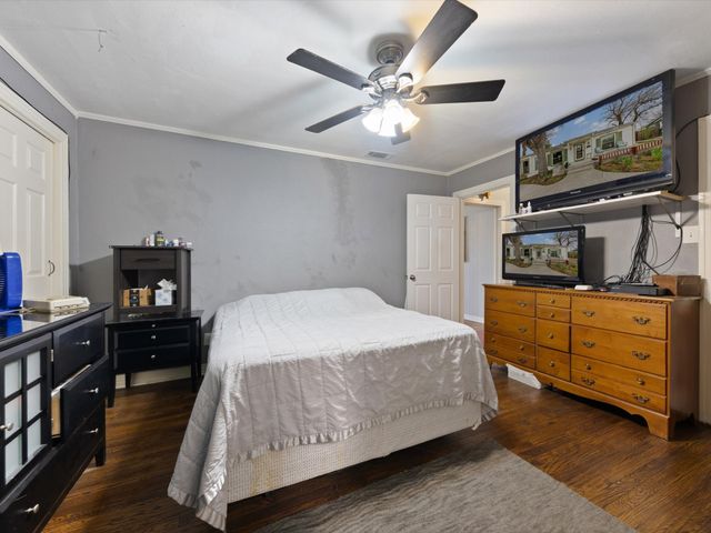 2153 W Lotus Avenue, Fort Worth, TX 76111