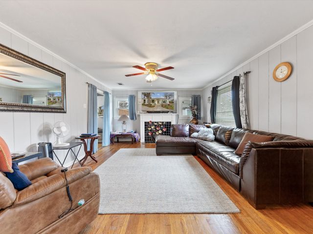 2153 W Lotus Avenue, Fort Worth, TX 76111