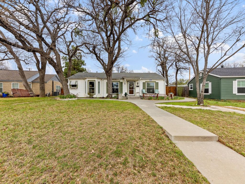 2153 W Lotus Avenue, Fort Worth, TX 76111