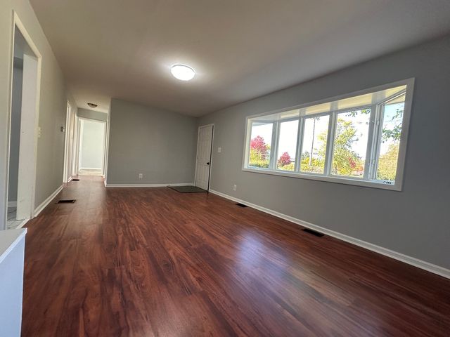 225 Pleasure Drive, Mundelein, IL 60060