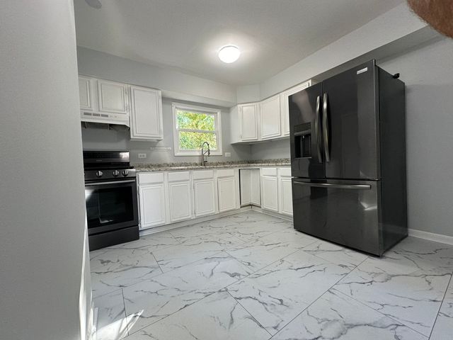 225 Pleasure Drive, Mundelein, IL 60060