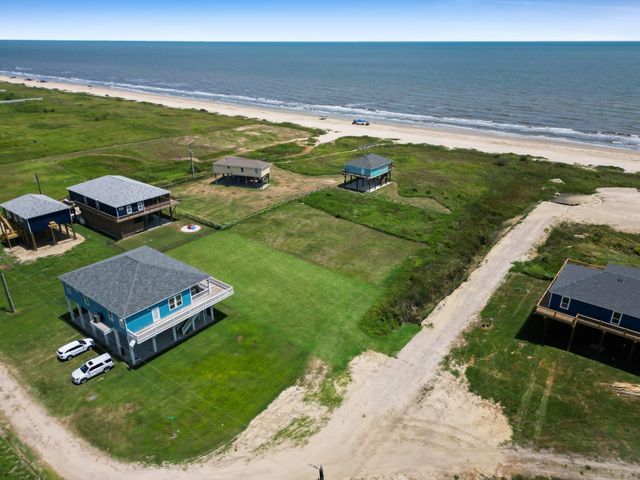 514 Caplen Shores Circle, Gilchrist, TX 77617