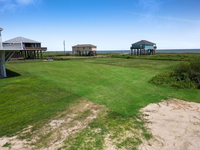 514 Caplen Shores Circle, Gilchrist, TX 77617
