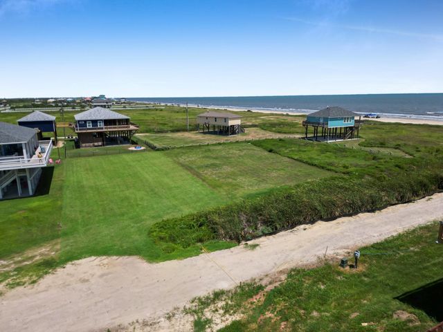 514 Caplen Shores Circle, Gilchrist, TX 77617