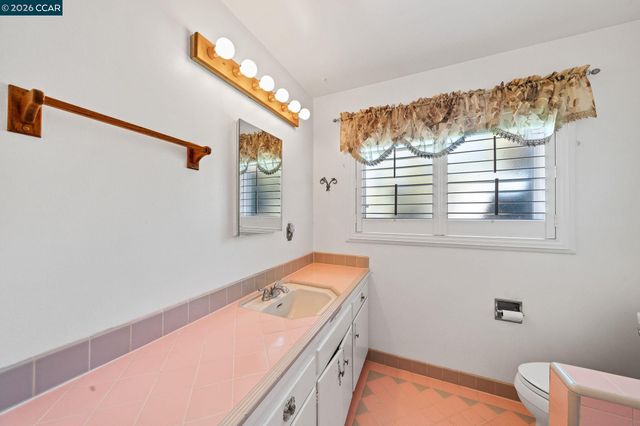 1174 Saint Francis Dr, Concord, CA 94518