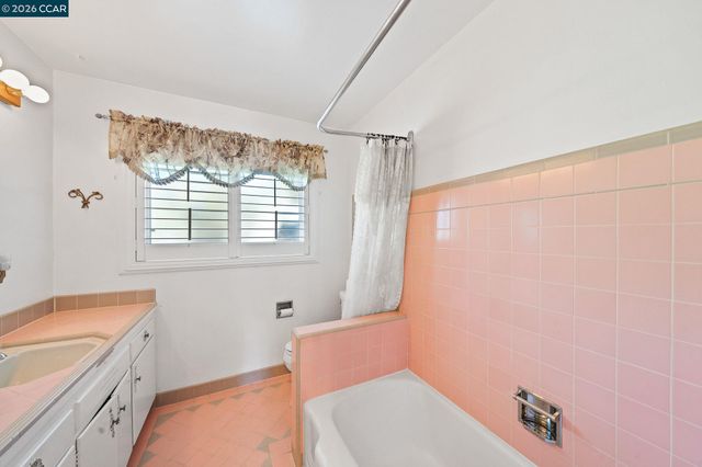 1174 Saint Francis Dr, Concord, CA 94518