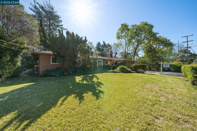 1174 Saint Francis Dr, Concord, CA 94518