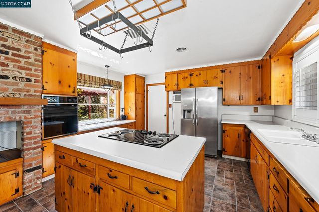 1174 Saint Francis Dr, Concord, CA 94518