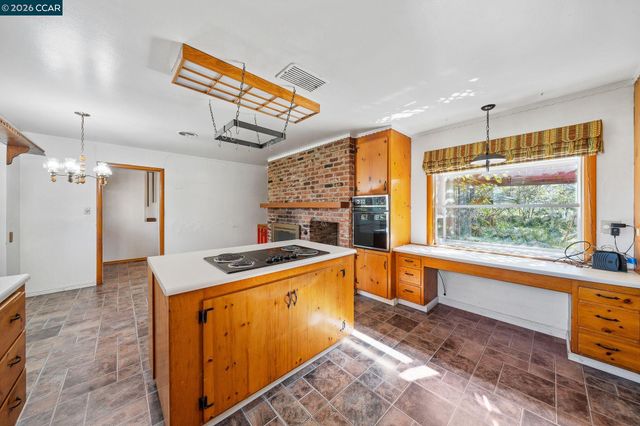 1174 Saint Francis Dr, Concord, CA 94518