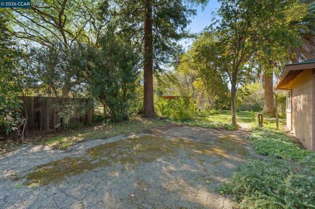 1174 Saint Francis Dr, Concord, CA 94518