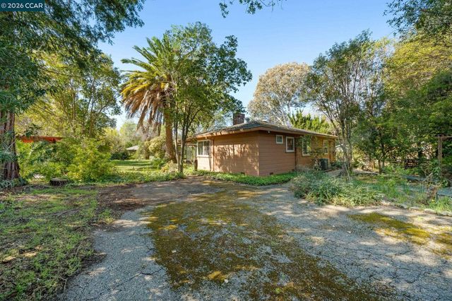 1174 Saint Francis Dr, Concord, CA 94518