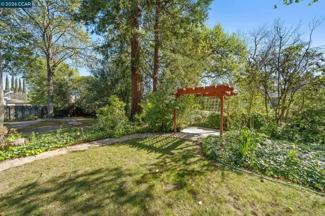 1174 Saint Francis Dr, Concord, CA 94518