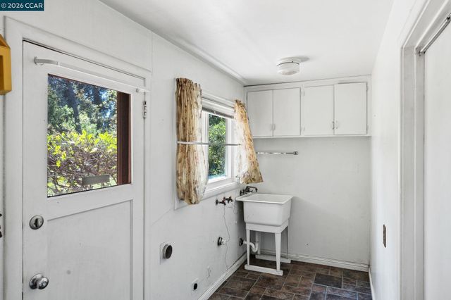 1174 Saint Francis Dr, Concord, CA 94518