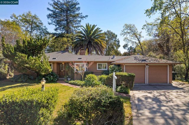 1174 Saint Francis Dr, Concord, CA 94518