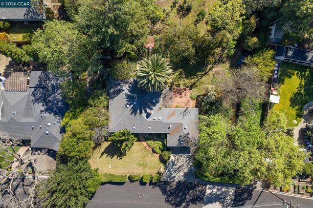 1174 Saint Francis Dr, Concord, CA 94518