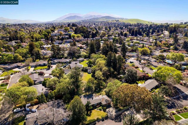 1174 Saint Francis Dr, Concord, CA 94518