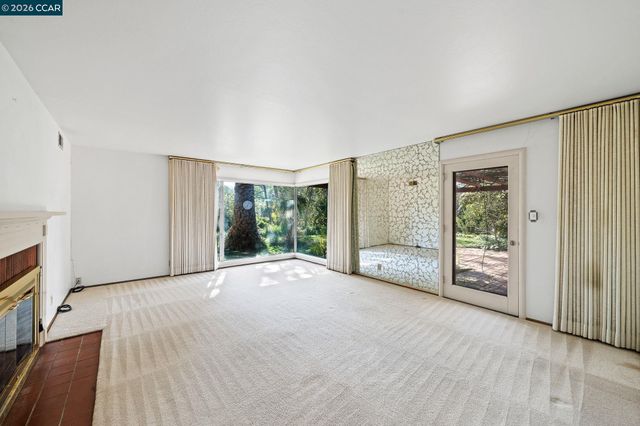 1174 Saint Francis Dr, Concord, CA 94518