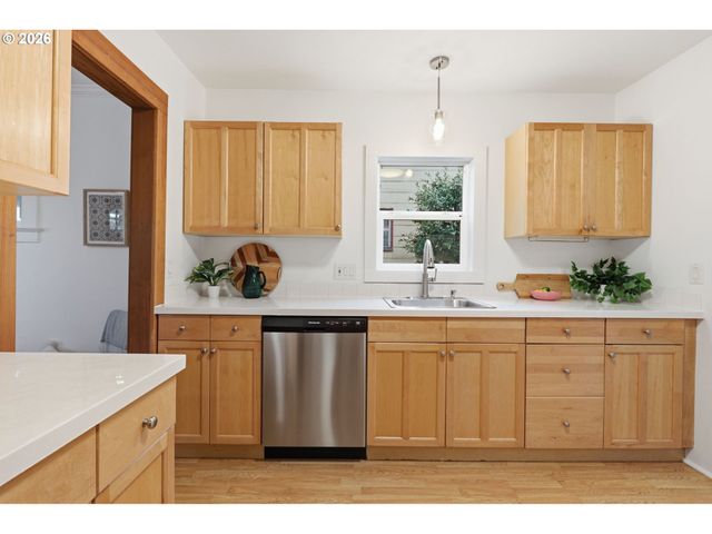 1644 N AINSWORTH St, Portland, OR 97217