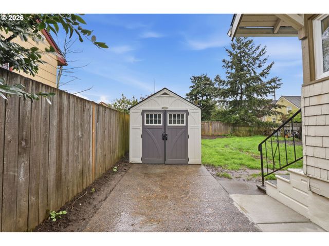 1644 N AINSWORTH St, Portland, OR 97217