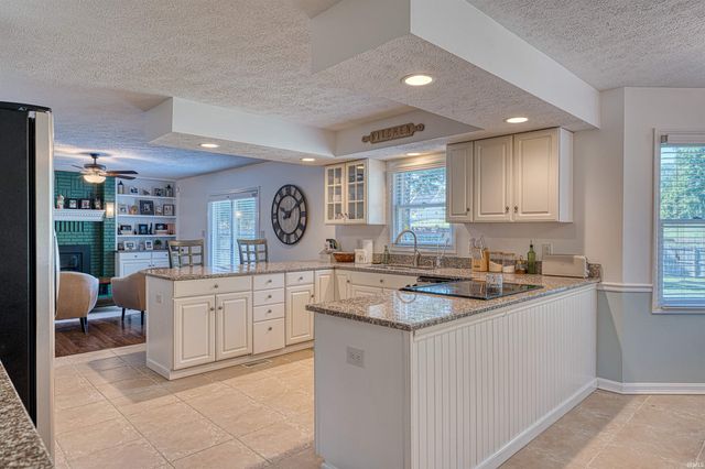 335 Key West Drive, Evansville, IN 47712