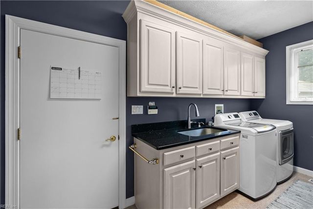 101 Barrington LN, Yorktown, VA 23693