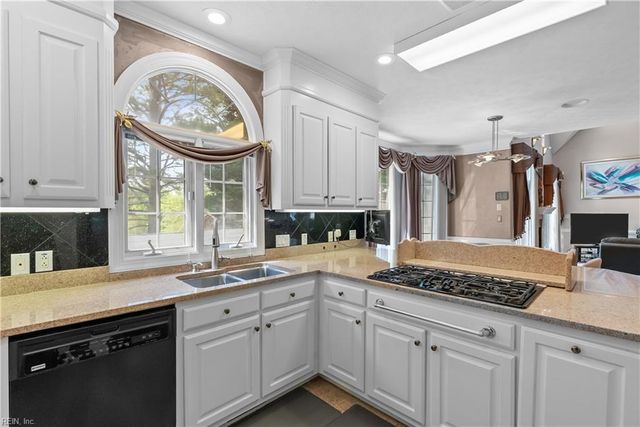 101 Barrington LN, Yorktown, VA 23693