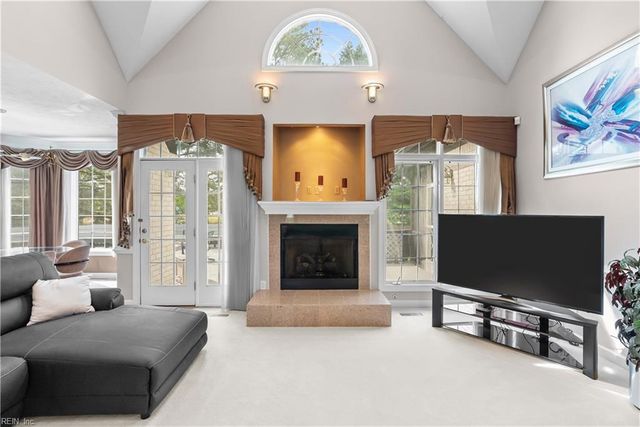 101 Barrington LN, Yorktown, VA 23693