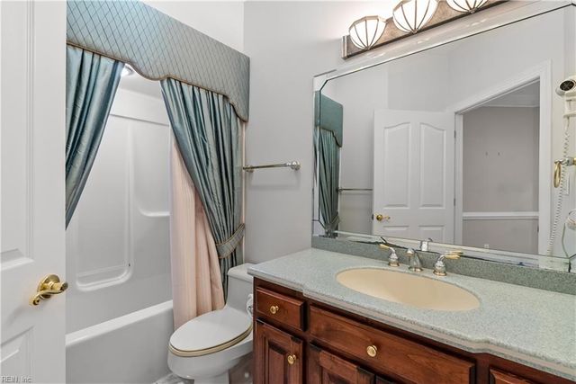 101 Barrington LN, Yorktown, VA 23693