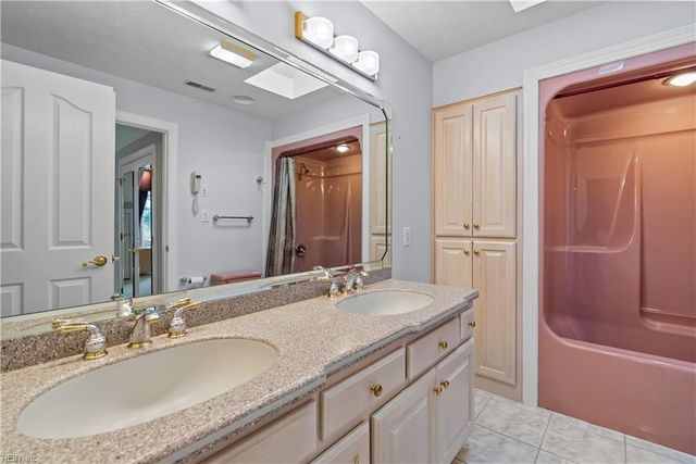 101 Barrington LN, Yorktown, VA 23693