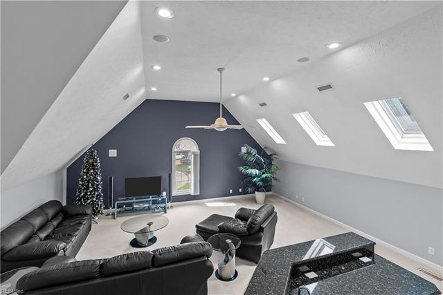 101 Barrington LN, Yorktown, VA 23693