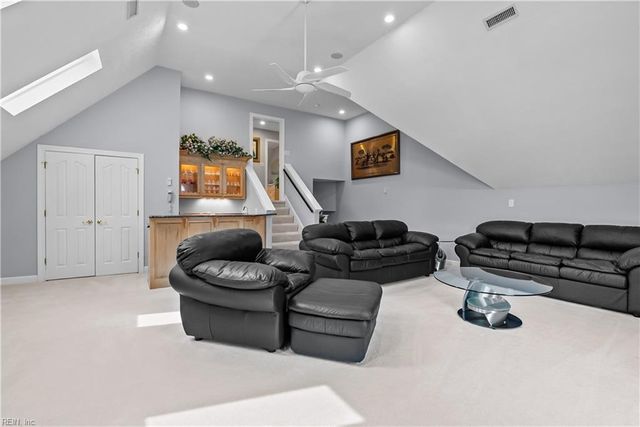 101 Barrington LN, Yorktown, VA 23693