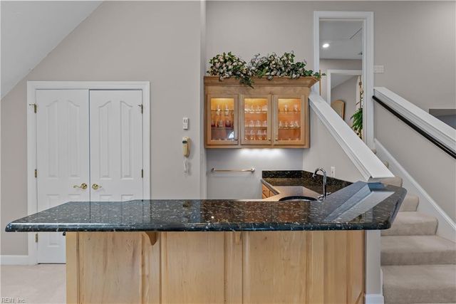 101 Barrington LN, Yorktown, VA 23693