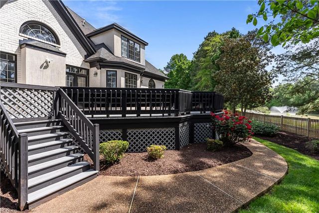 101 Barrington LN, Yorktown, VA 23693