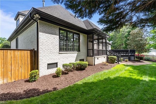 101 Barrington LN, Yorktown, VA 23693