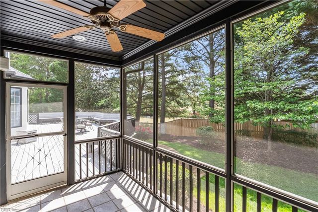 101 Barrington LN, Yorktown, VA 23693